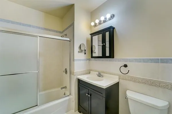 $2,950 | 295 New York Avenue, Unit 1L, Jersey City, NJ 07307