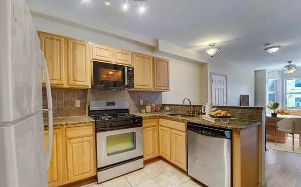 $2,950 | 295 New York Avenue, Unit 1L, Jersey City, NJ 07307