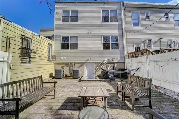 $2,950 | 295 New York Avenue, Unit 1L, Jersey City, NJ 07307