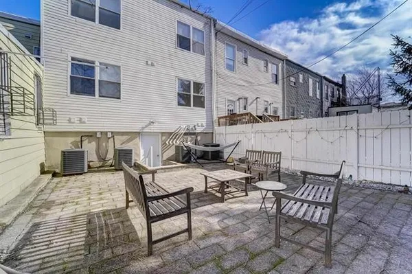 $2,950 | 295 New York Avenue, Unit 1L, Jersey City, NJ 07307