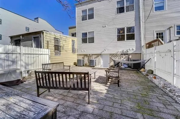 $2,950 | 295 New York Avenue, Unit 1L, Jersey City, NJ 07307