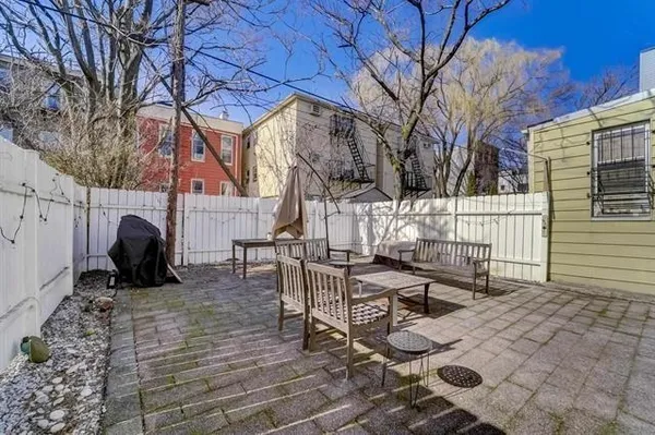 $2,950 | 295 New York Avenue, Unit 1L, Jersey City, NJ 07307