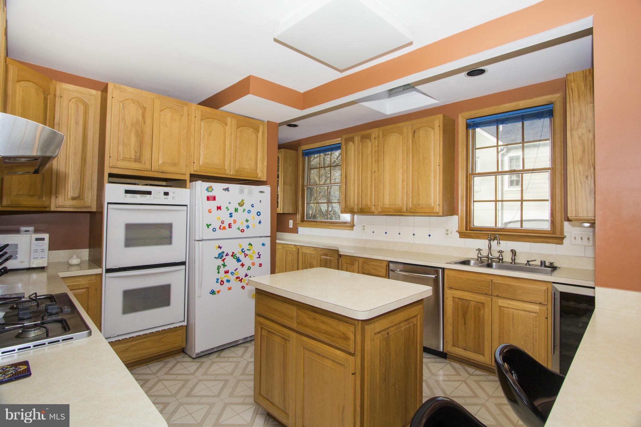 5219 Goddard Road Bethesda, MD 20814 - Photo 5 of 30 Large Kitchen