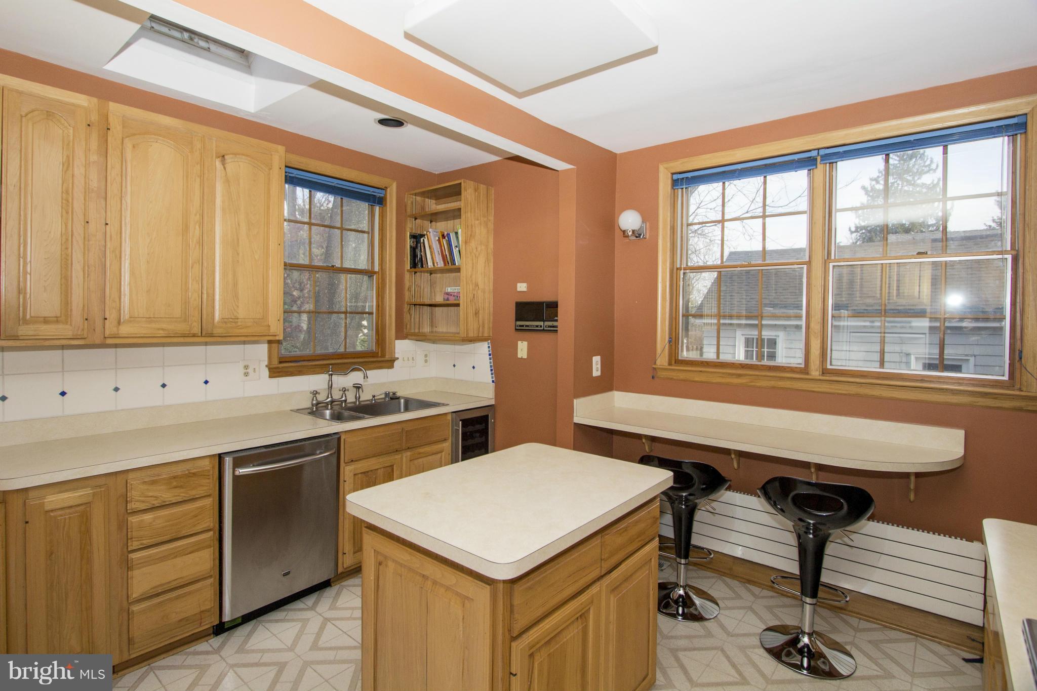 5219 Goddard Road Bethesda, MD 20814 - Photo 6 of 30 Lots of Cabinet Space