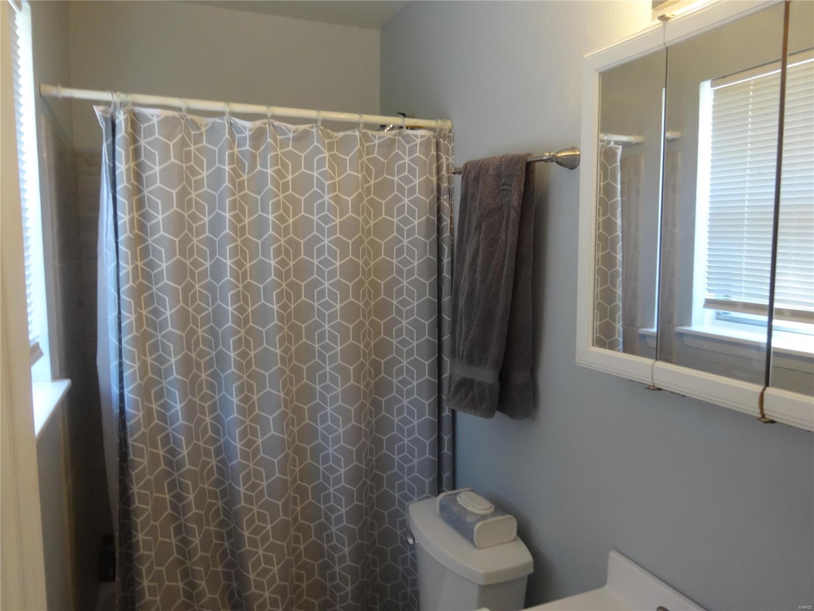 7260 Howdershell Road Hazelwood, MO 63042 - Photo 11 of 20 Gallery Image 11