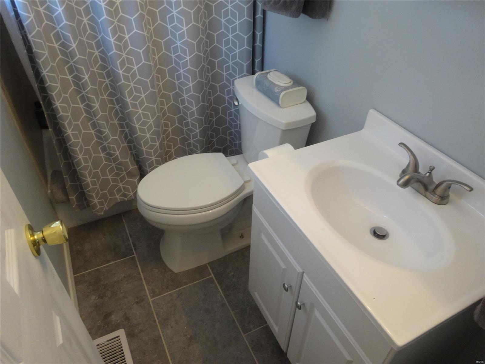 7260 Howdershell Road Hazelwood, MO 63042 - Photo 12 of 20 Gallery Image 12