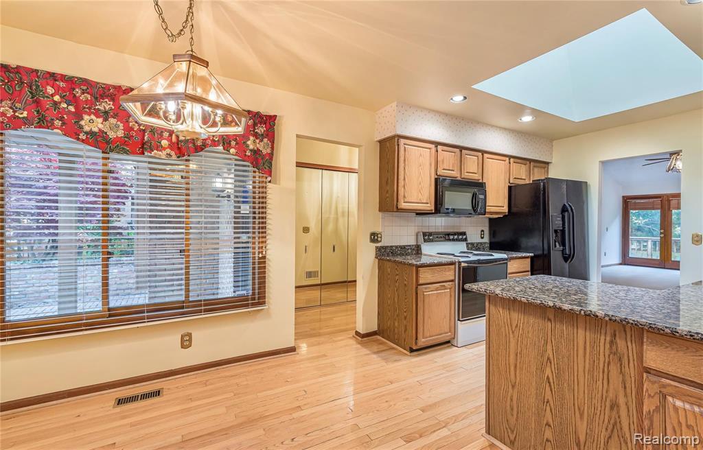 2199 London Bridge Drive Rochester Hills, MI 48307 - Photo 3 of 18