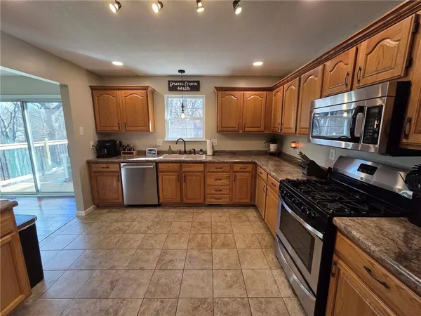 $324,999 | 141 Southeast 611th Road, Warrensburg, MO 64093