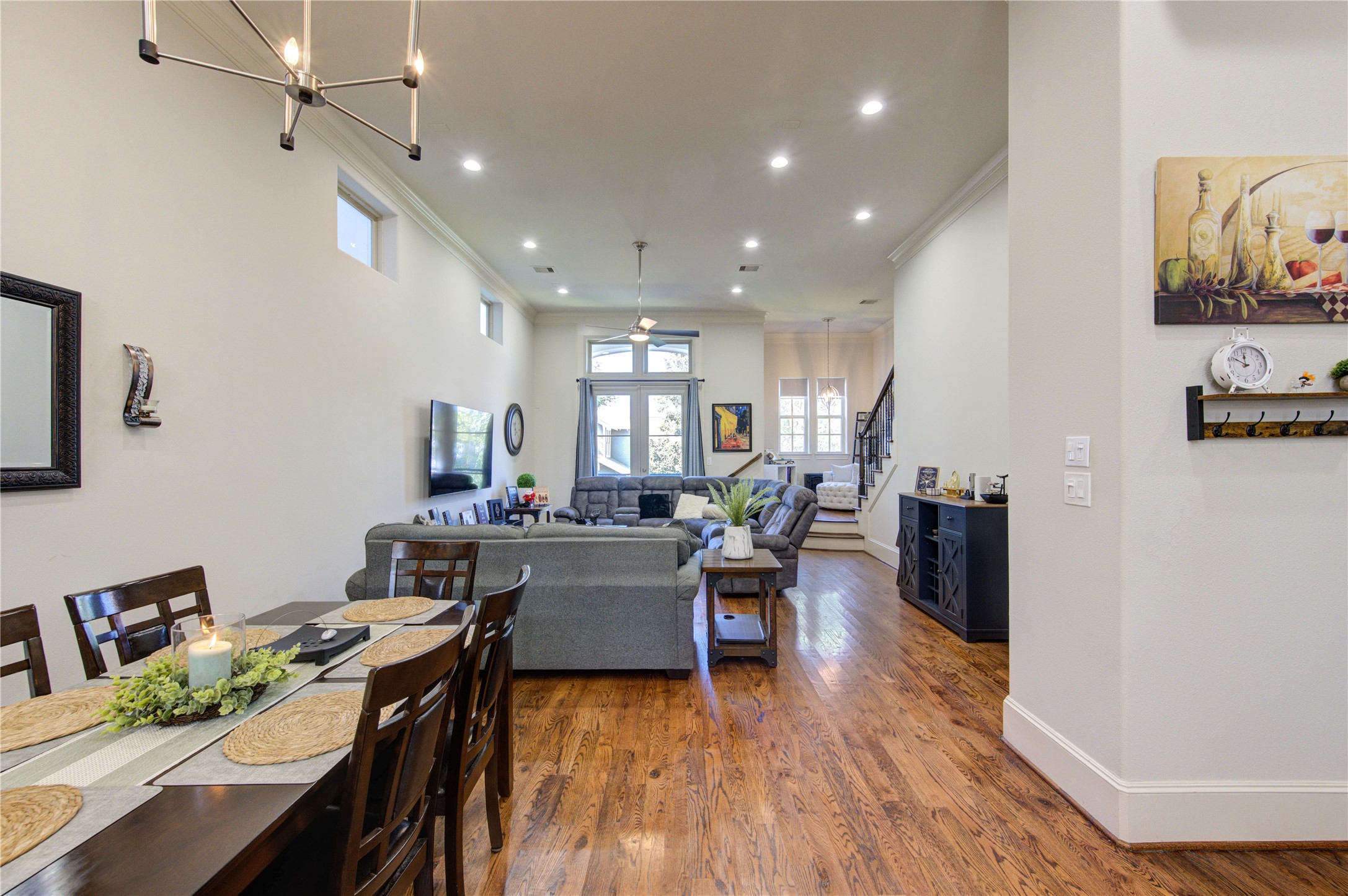 411 West 17th Street, Unit B Houston, TX 77008 - Photo 13 of 50 a view of a dining room with furniture and wooden floor