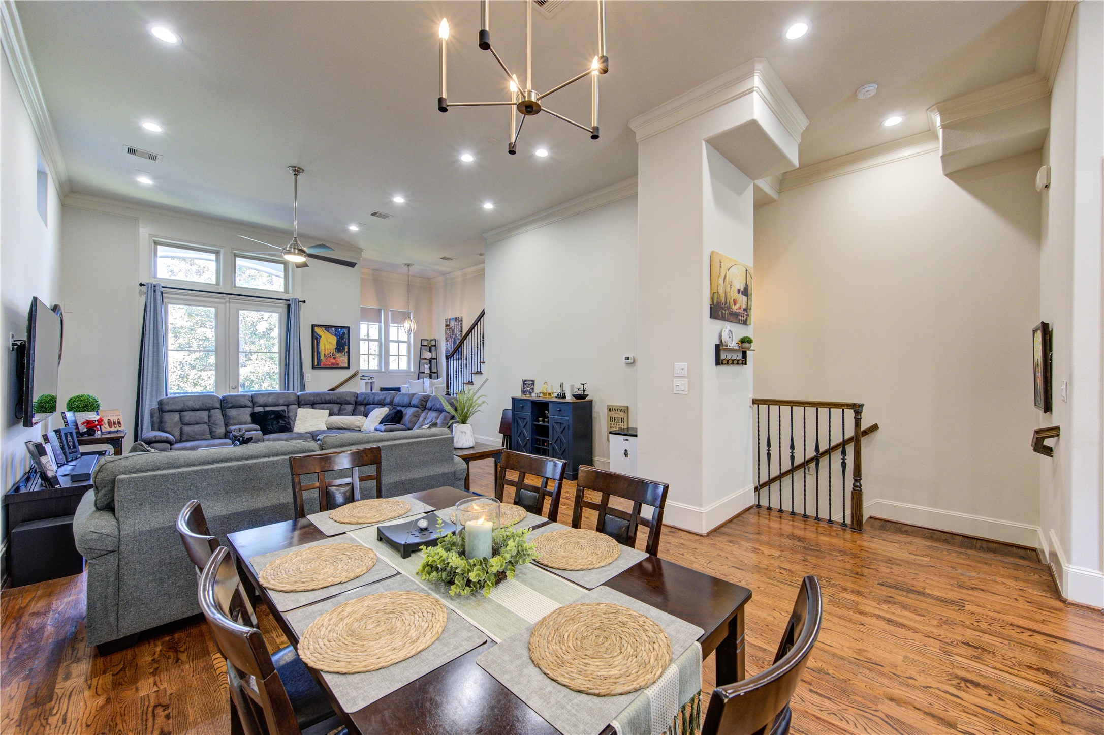 411 West 17th Street, Unit B Houston, TX 77008 - Photo 17 of 50 a view of a dining room with furniture and wooden floor