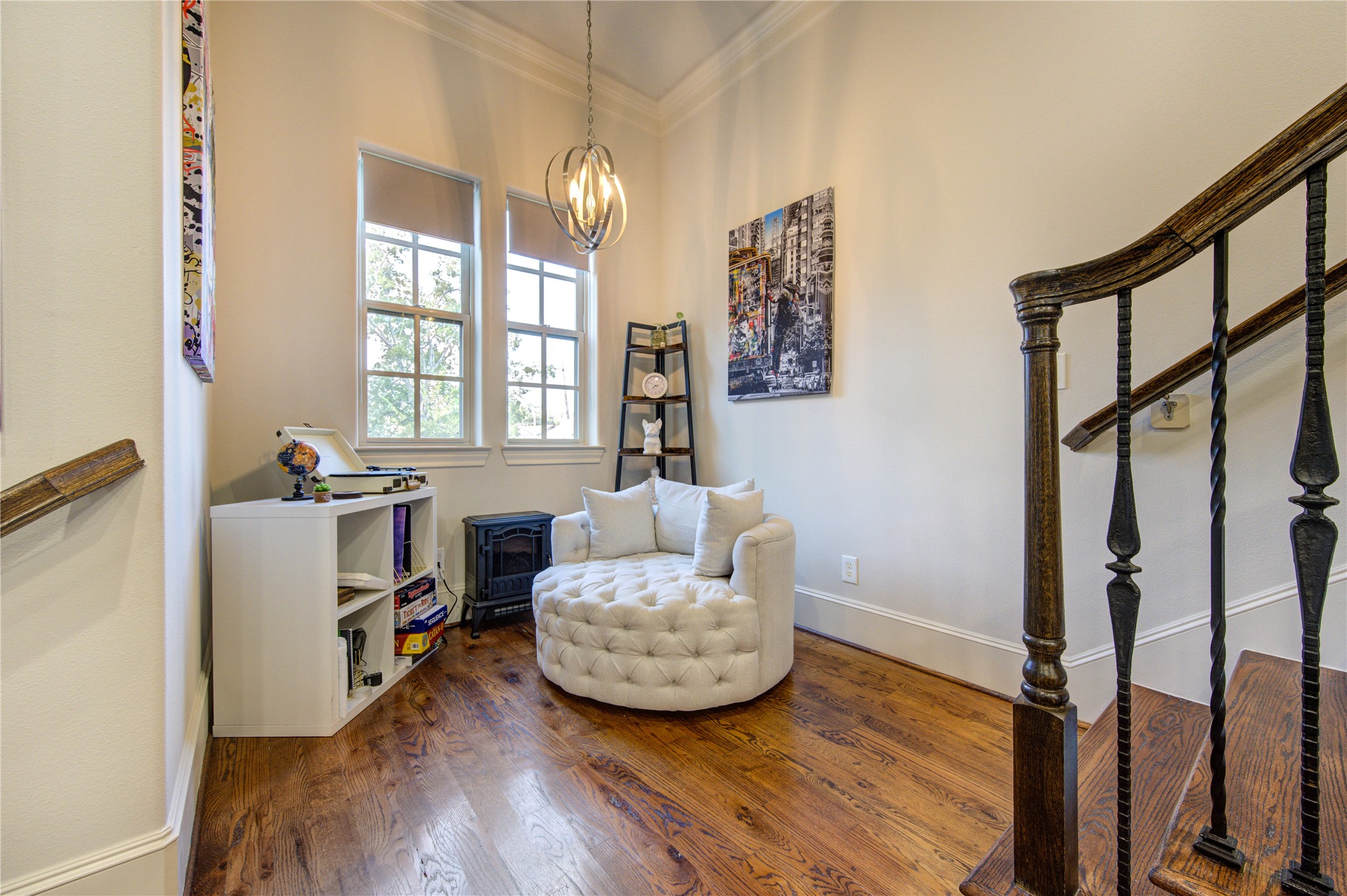 411 West 17th Street, Unit B Houston, TX 77008 - Photo 26 of 50 a living room with furniture and a wooden floor