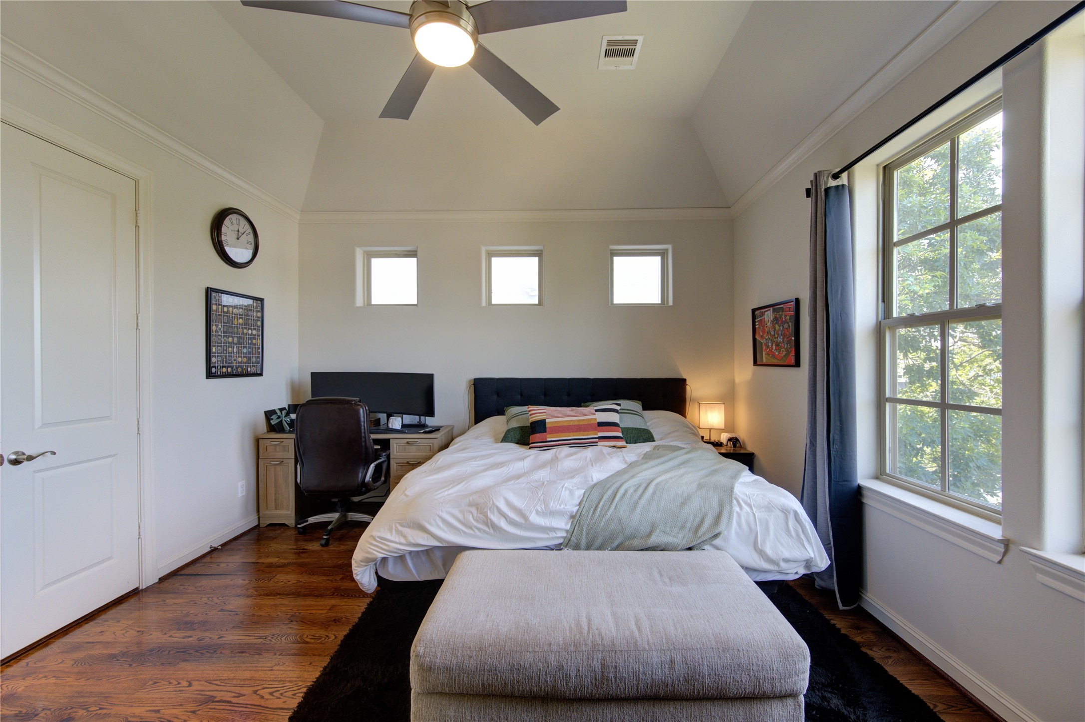 411 West 17th Street, Unit B Houston, TX 77008 - Photo 37 of 50 a bedroom with a bed and wooden floor