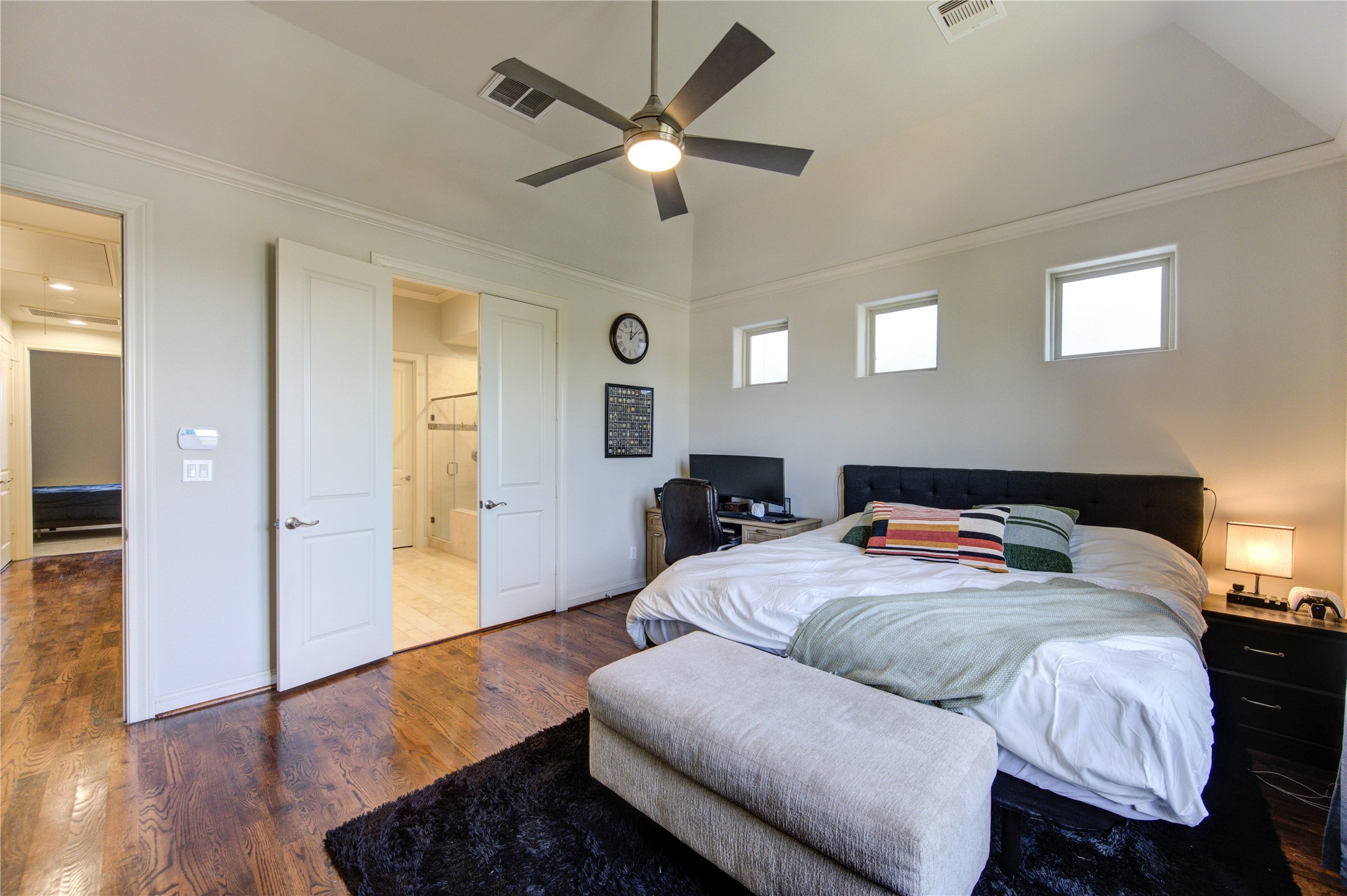 411 West 17th Street, Unit B Houston, TX 77008 - Photo 38 of 50 a bedroom with a bed and wooden floor
