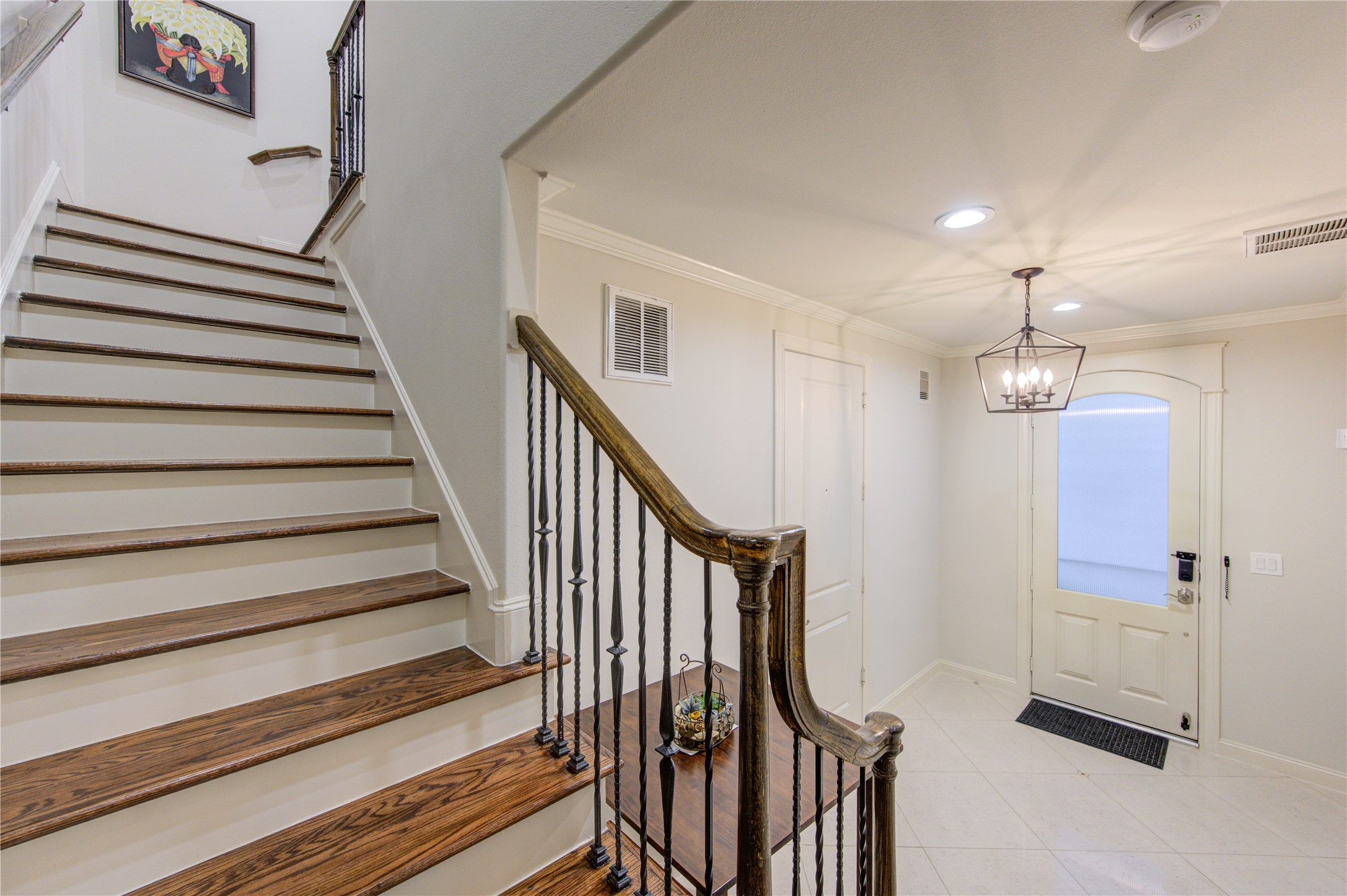 411 West 17th Street, Unit B Houston, TX 77008 - Photo 10 of 50 a view of a hallway with stairs and chandelier