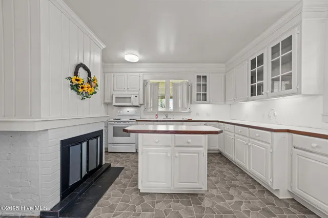 $215,000 | 18981 Highway 264, Pinetown, NC 27865