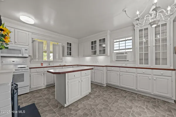 $169,900 | 18981 Highway 264, Pinetown, NC 27865