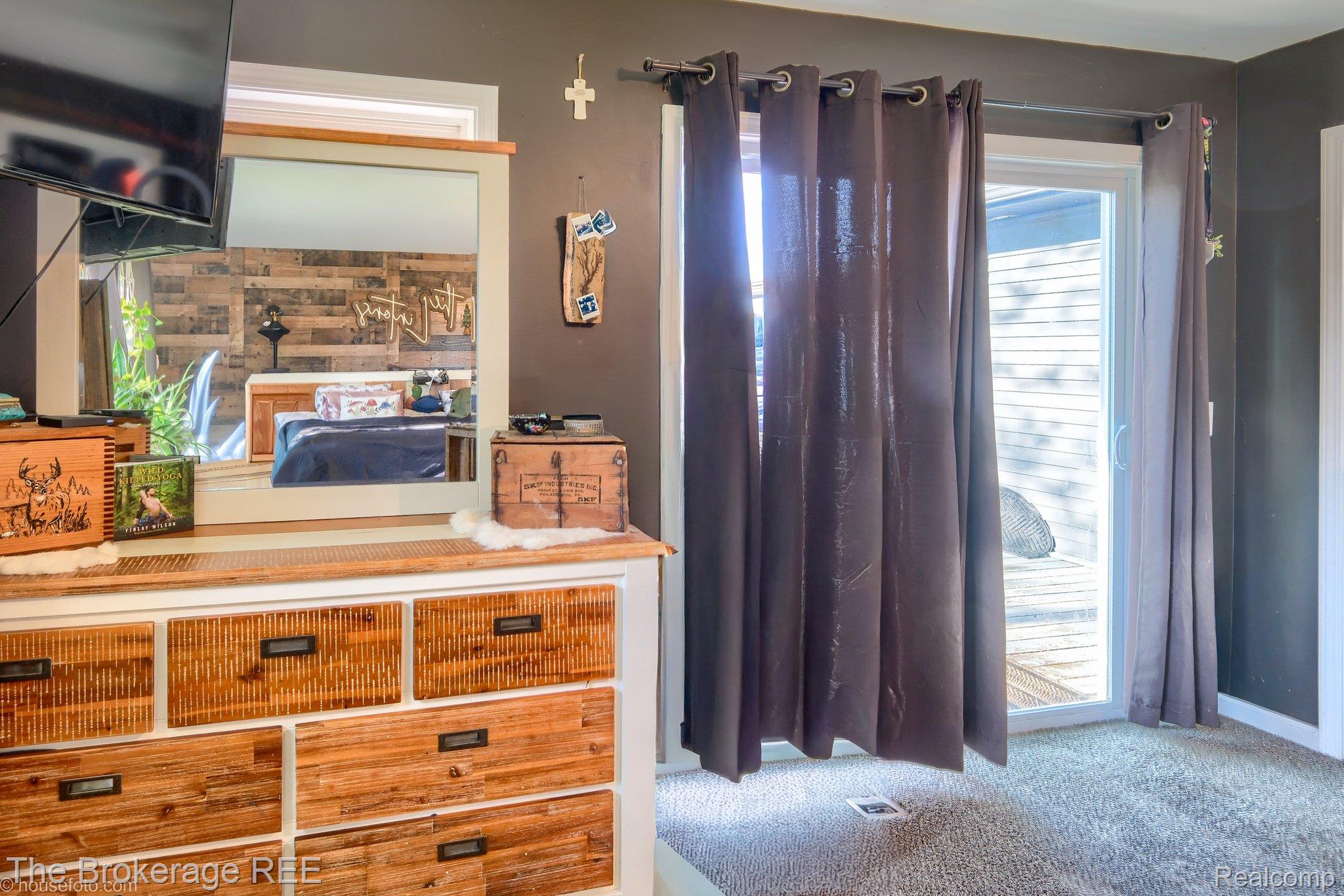 6288 Porter Road Grand Blanc, MI 48439 - Photo 26 of 39 Kitchen featuring carpet