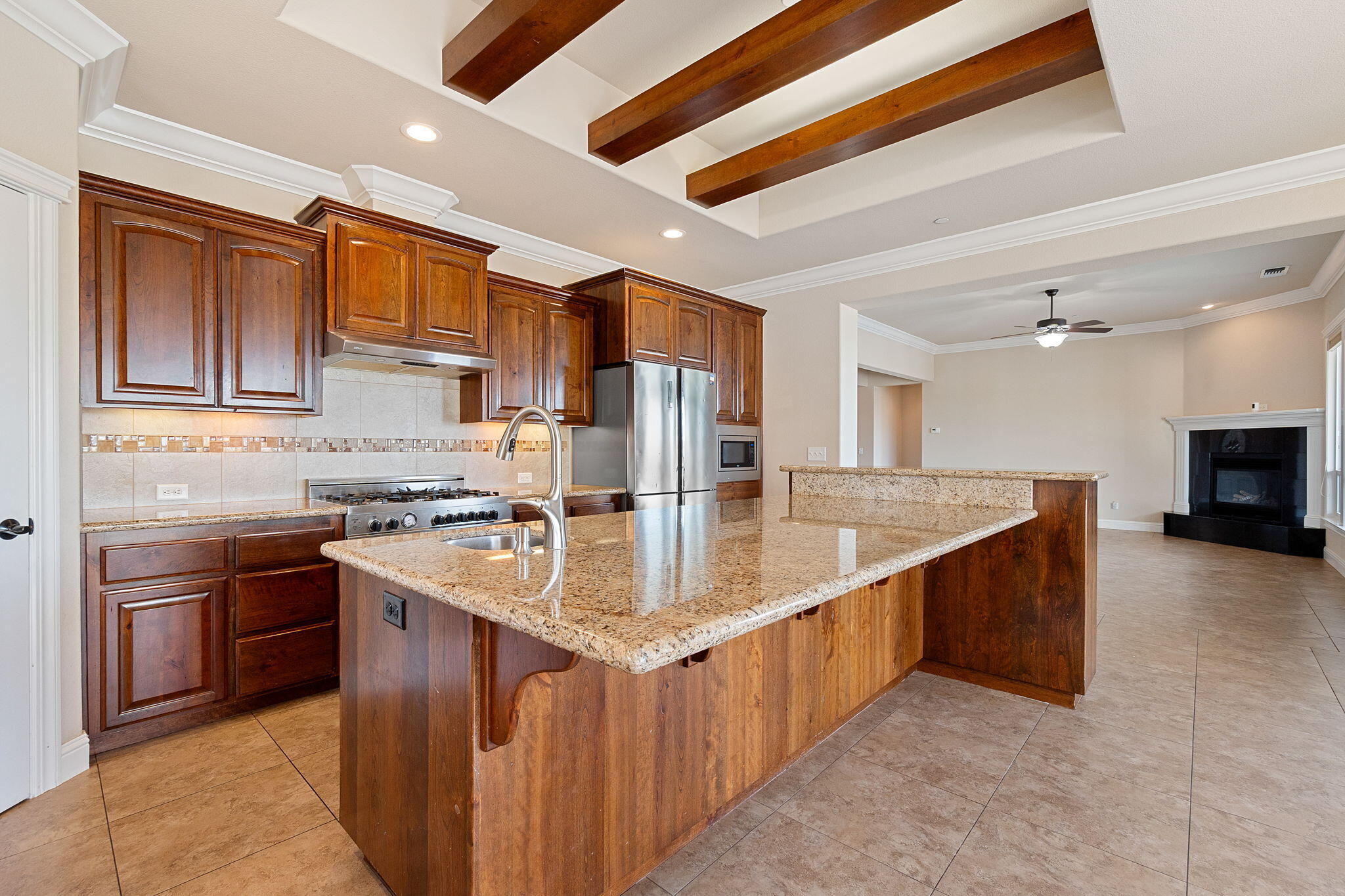 372 Stinson Loop Redding, CA 96003 - Photo 10 of 79 Kitchen