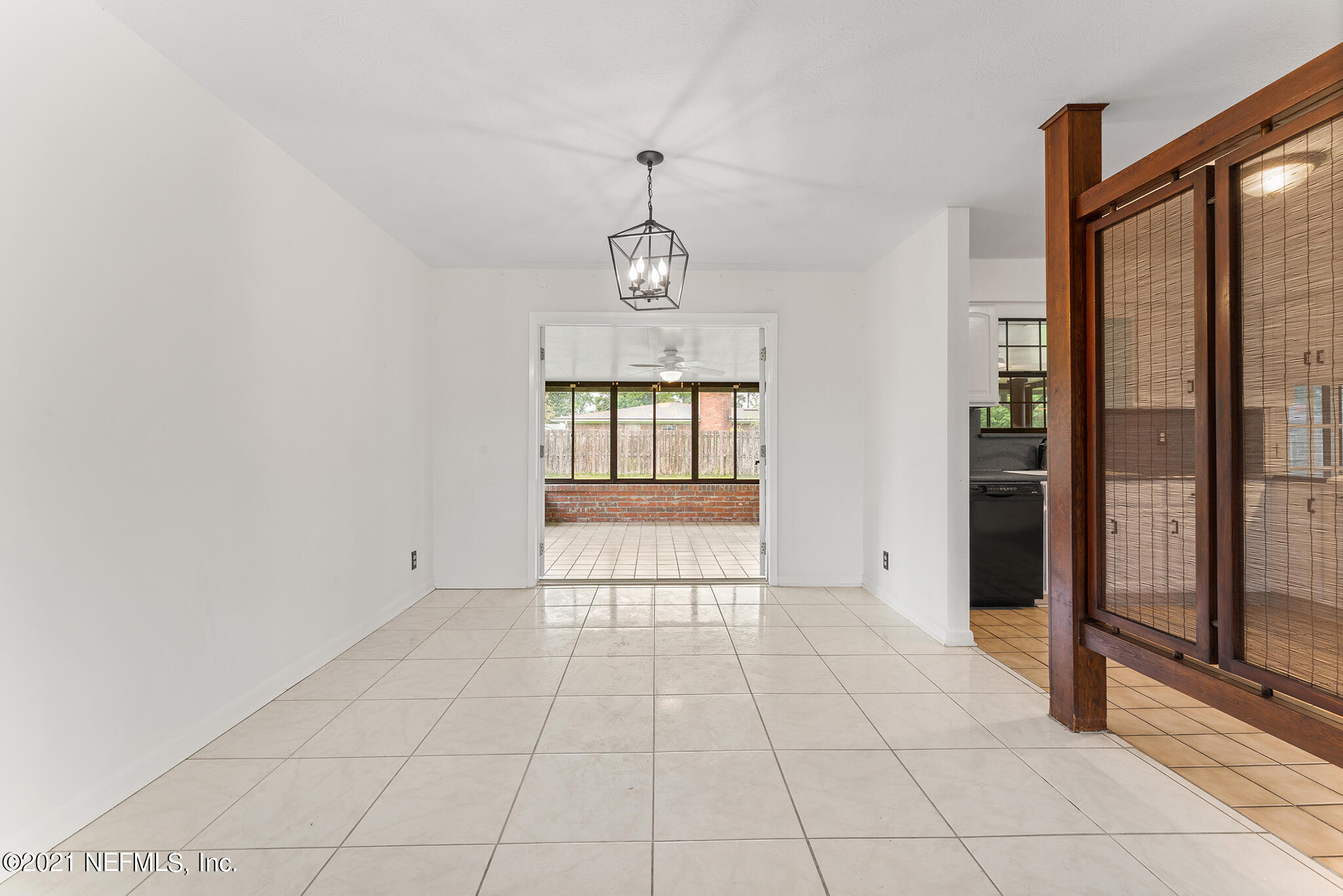 826 Montego Road East Jacksonville, FL 32216 - Photo 2 of 27 Living Room