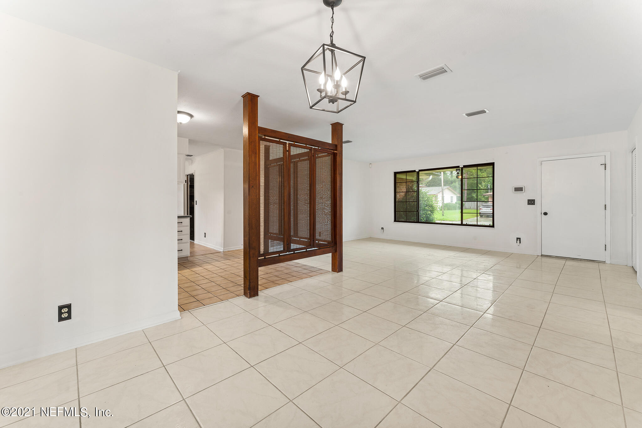 826 Montego Road East Jacksonville, FL 32216 - Photo 5 of 27 Hommati.com 826 Montego Rd. E.online_013