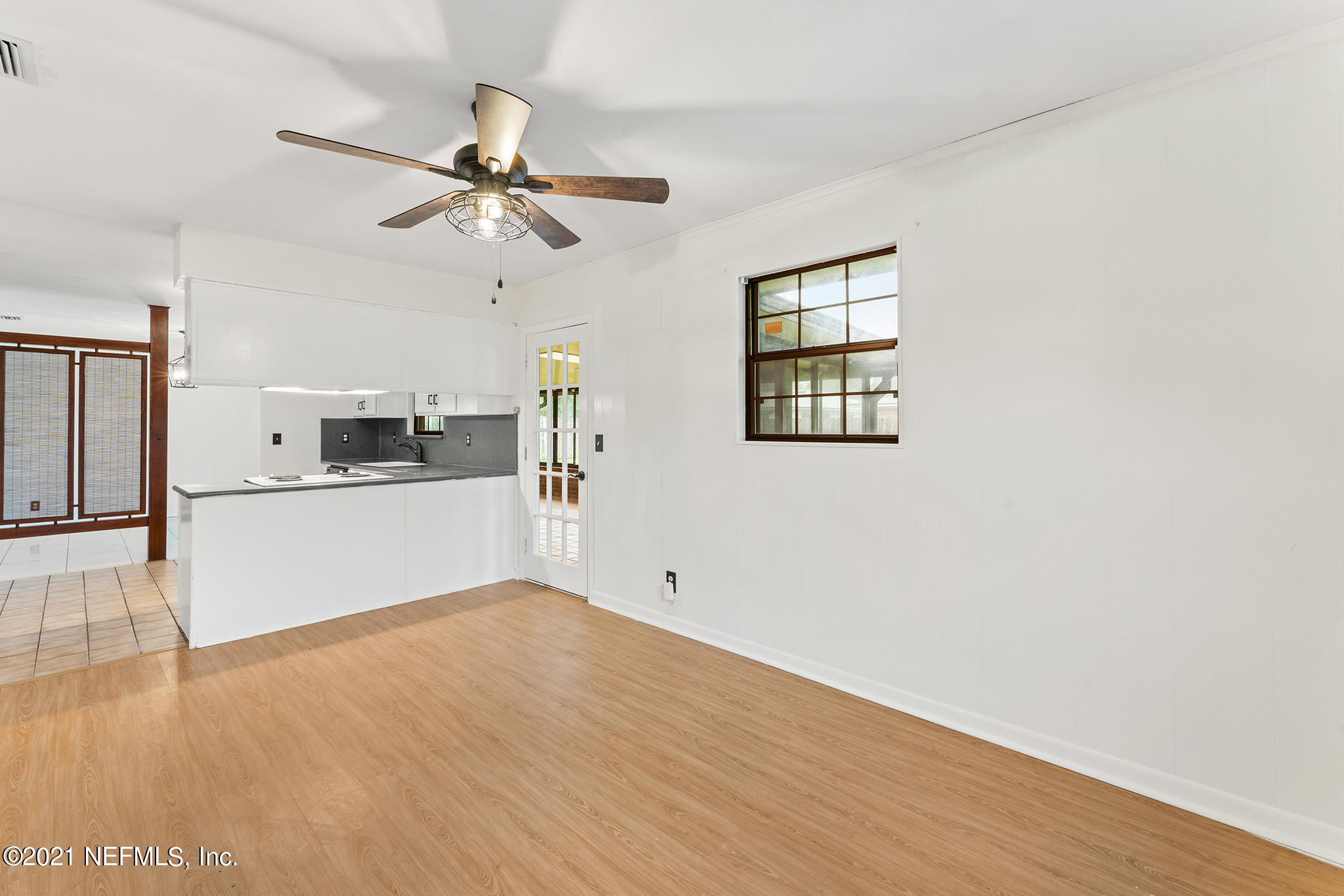 826 Montego Road East Jacksonville, FL 32216 - Photo 8 of 27 Family Room