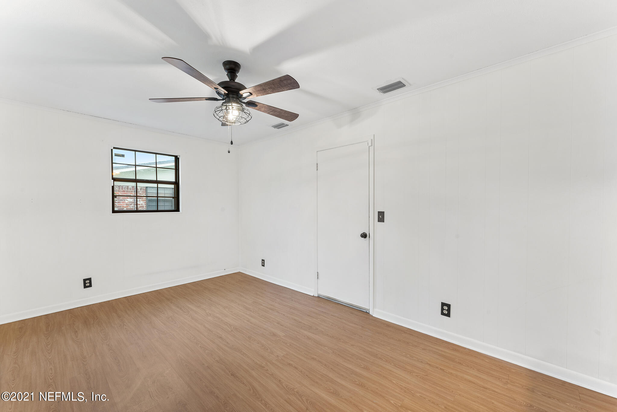 826 Montego Road East Jacksonville, FL 32216 - Photo 9 of 27 Family Room