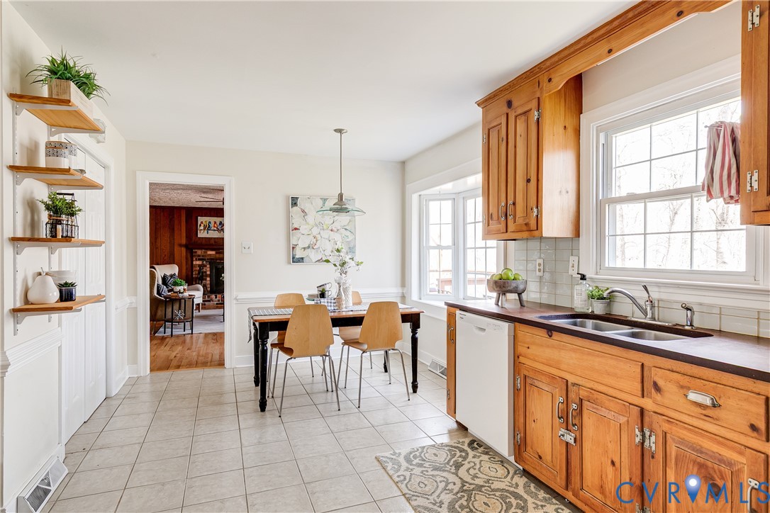 9536 Williamsville Road Mechanicsville, VA 23116 - Photo 11 of 32 With space for a breakfast nook in front of the ba