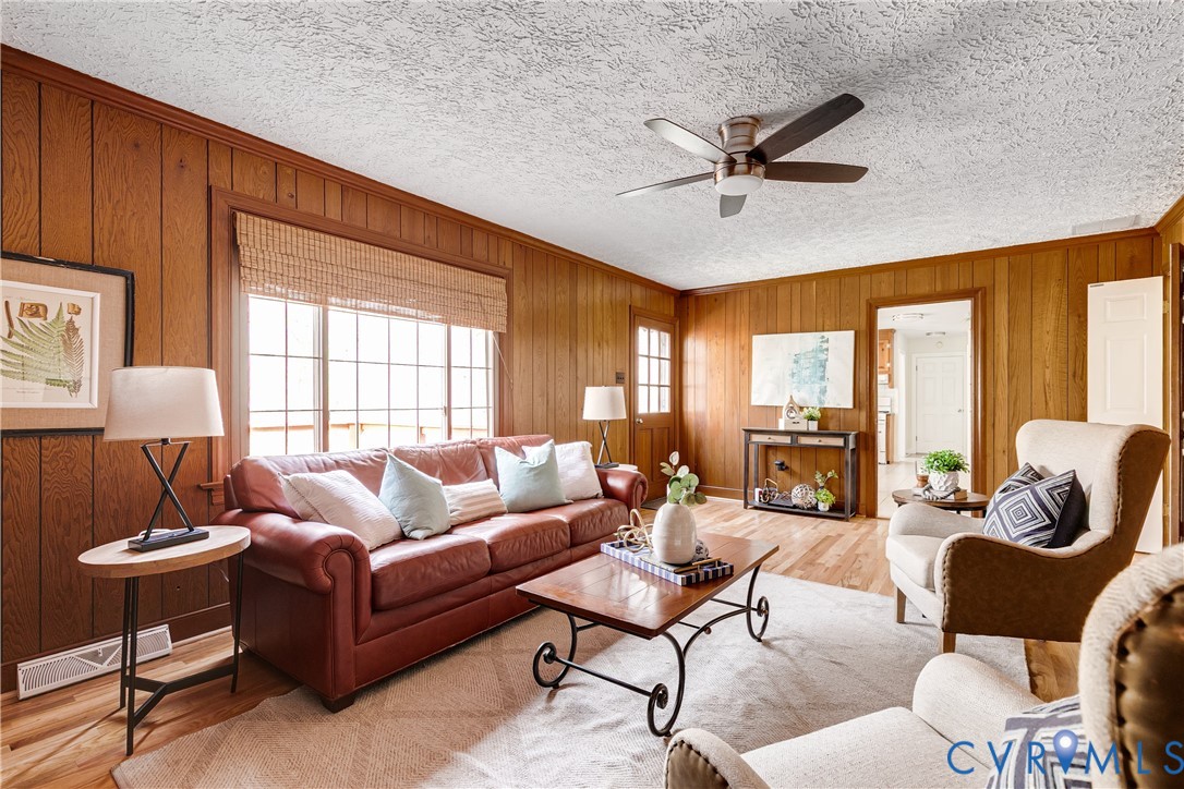 9536 Williamsville Road Mechanicsville, VA 23116 - Photo 2 of 32 Warm and inviting family room with new hardwood fl
