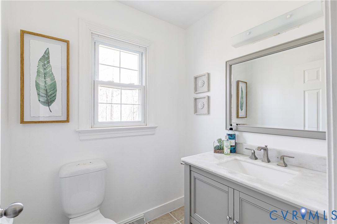 9536 Williamsville Road Mechanicsville, VA 23116 - Photo 22 of 32 Downstairs half bathroom