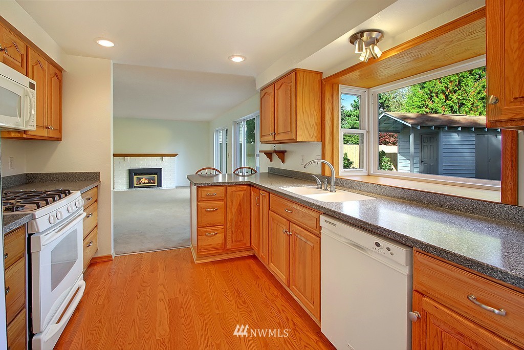 2603 173rd Place Southeast Bothell, WA 98012 - Photo 5 of 13 Gallery Image 5