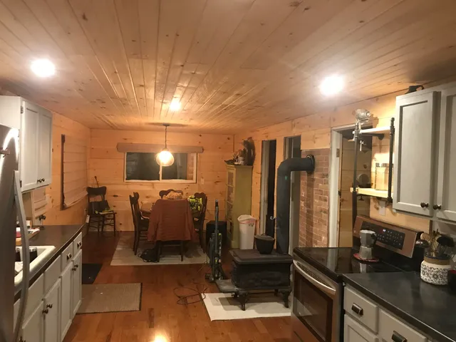 $370,000 | 7129 Evergreen Lane, Fennville, MI 49408