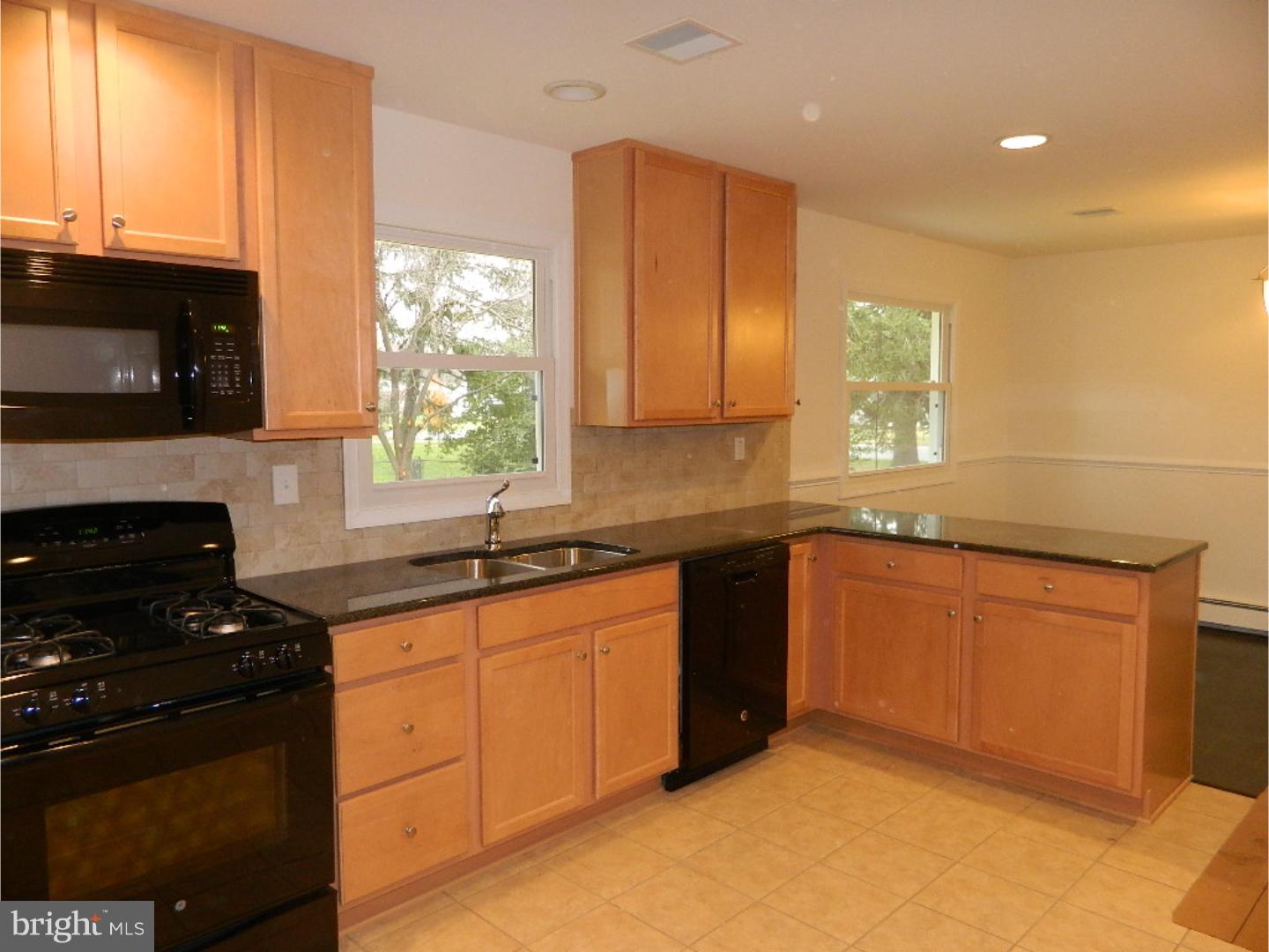 23175 Columbus Road Columbus, NJ 08022 - Photo 3 of 17