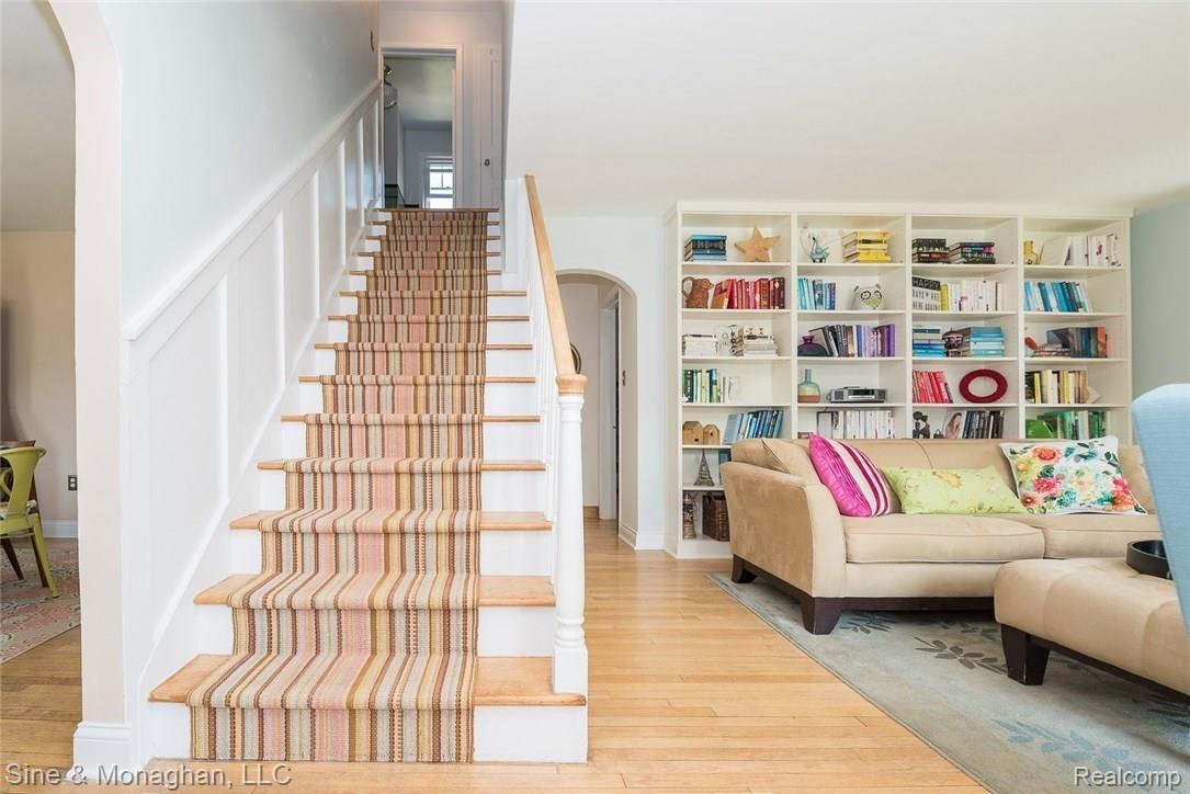 357 Terry Avenue Rochester, MI 48307 - Photo 4 of 25 Classic Stairway/Bookcases