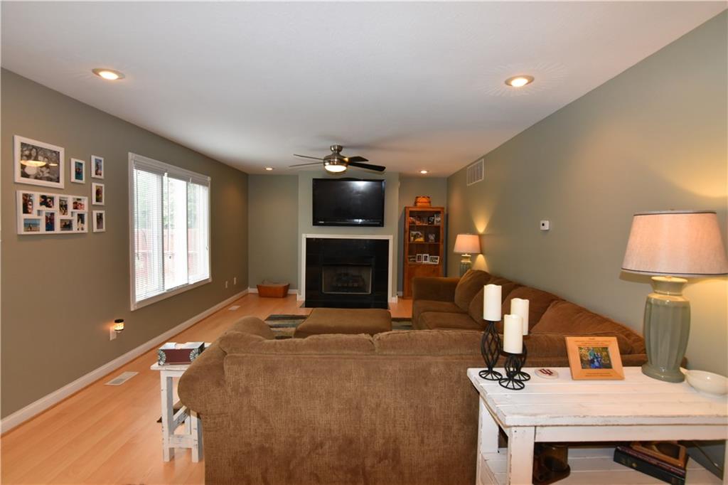 6094 Prairie Stream Way Columbus, IN 47203 - Photo 4 of 22 Gallery Image 4