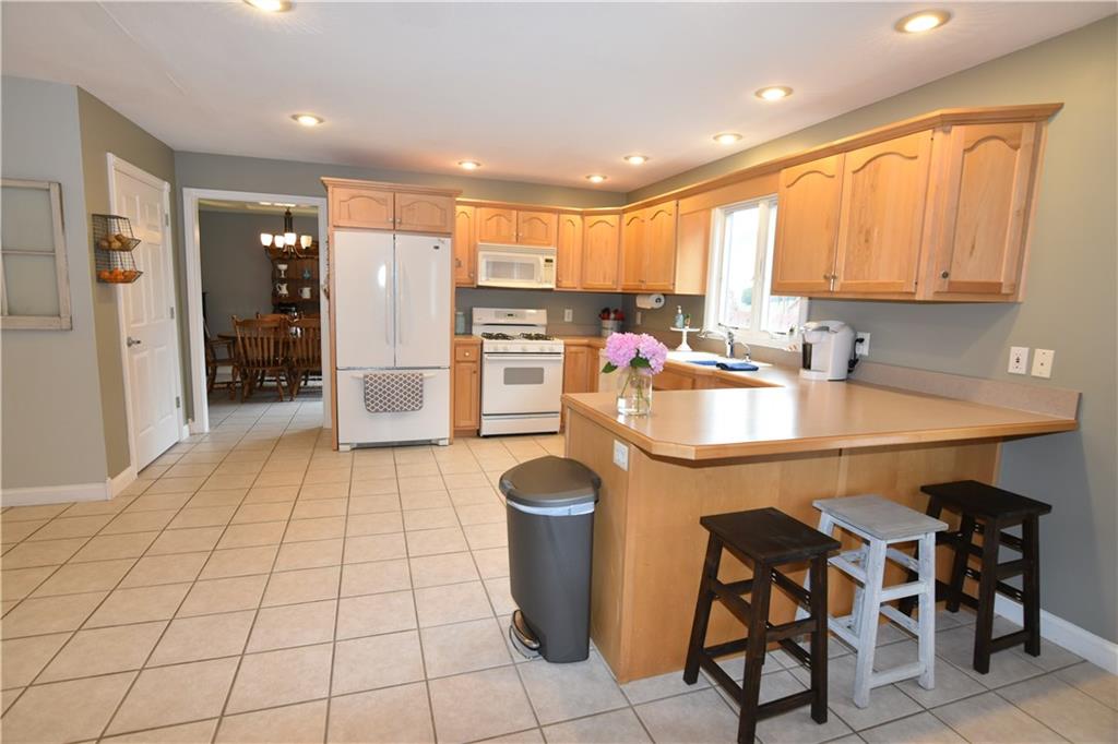 6094 Prairie Stream Way Columbus, IN 47203 - Photo 6 of 22 Gallery Image 6