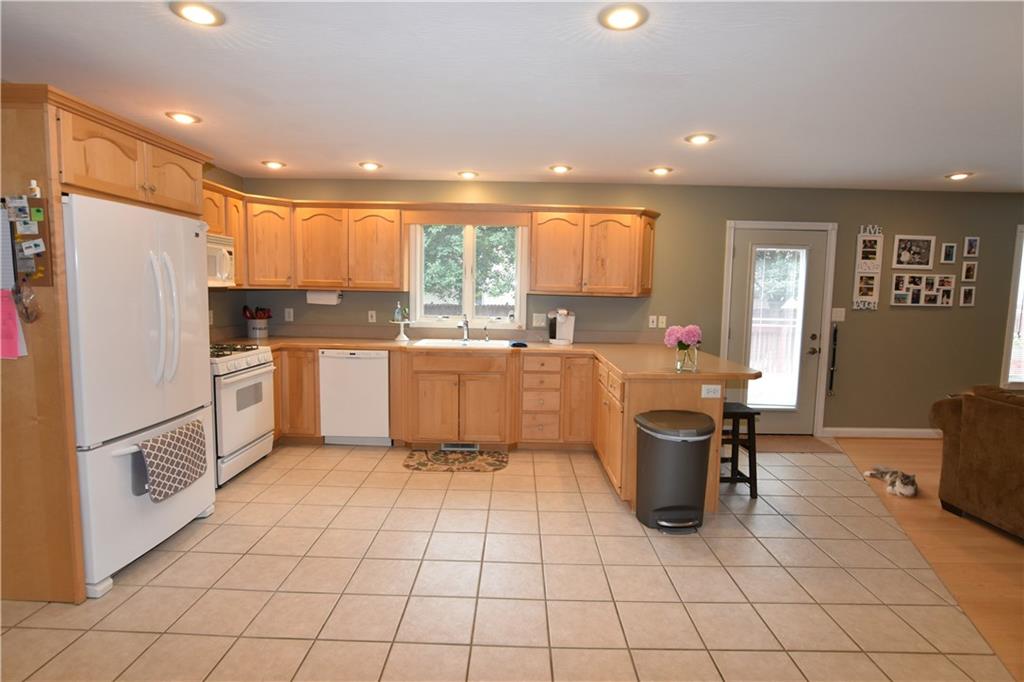 6094 Prairie Stream Way Columbus, IN 47203 - Photo 7 of 22 Gallery Image 7