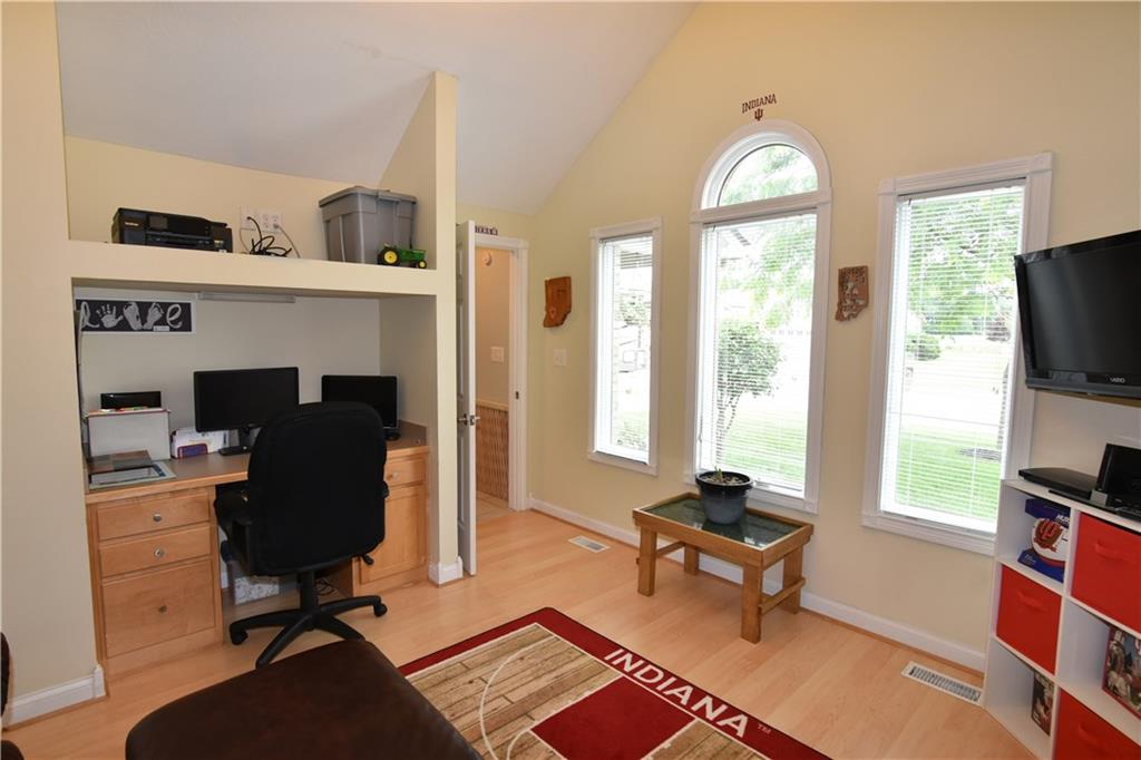6094 Prairie Stream Way Columbus, IN 47203 - Photo 9 of 22 Gallery Image 9