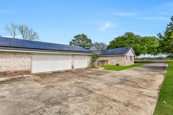 $550,000 | 3358 County Road 172, Alvin, TX 77511