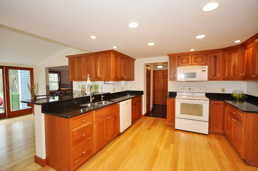 6 Mohegan Road Acton, MA 01720 - Photo 4 of 27 Gallery Image 4