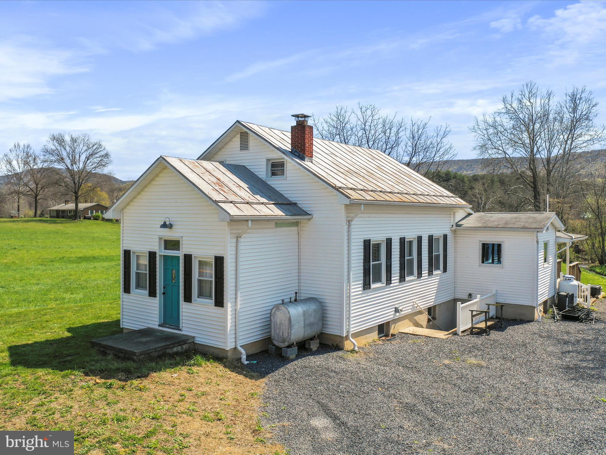 8610 Fort Valley Road Fort Valley, VA 22652 - Photo 3 of 61 a front view of a house with garden