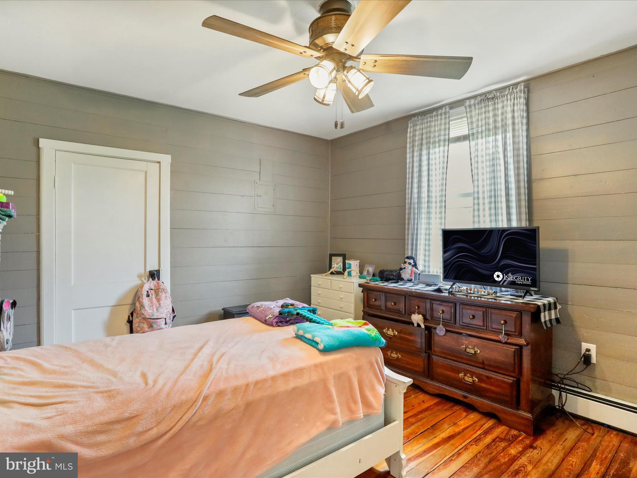 8610 Fort Valley Road Fort Valley, VA 22652 - Photo 33 of 61 a bedroom with a bed and a flat screen tv