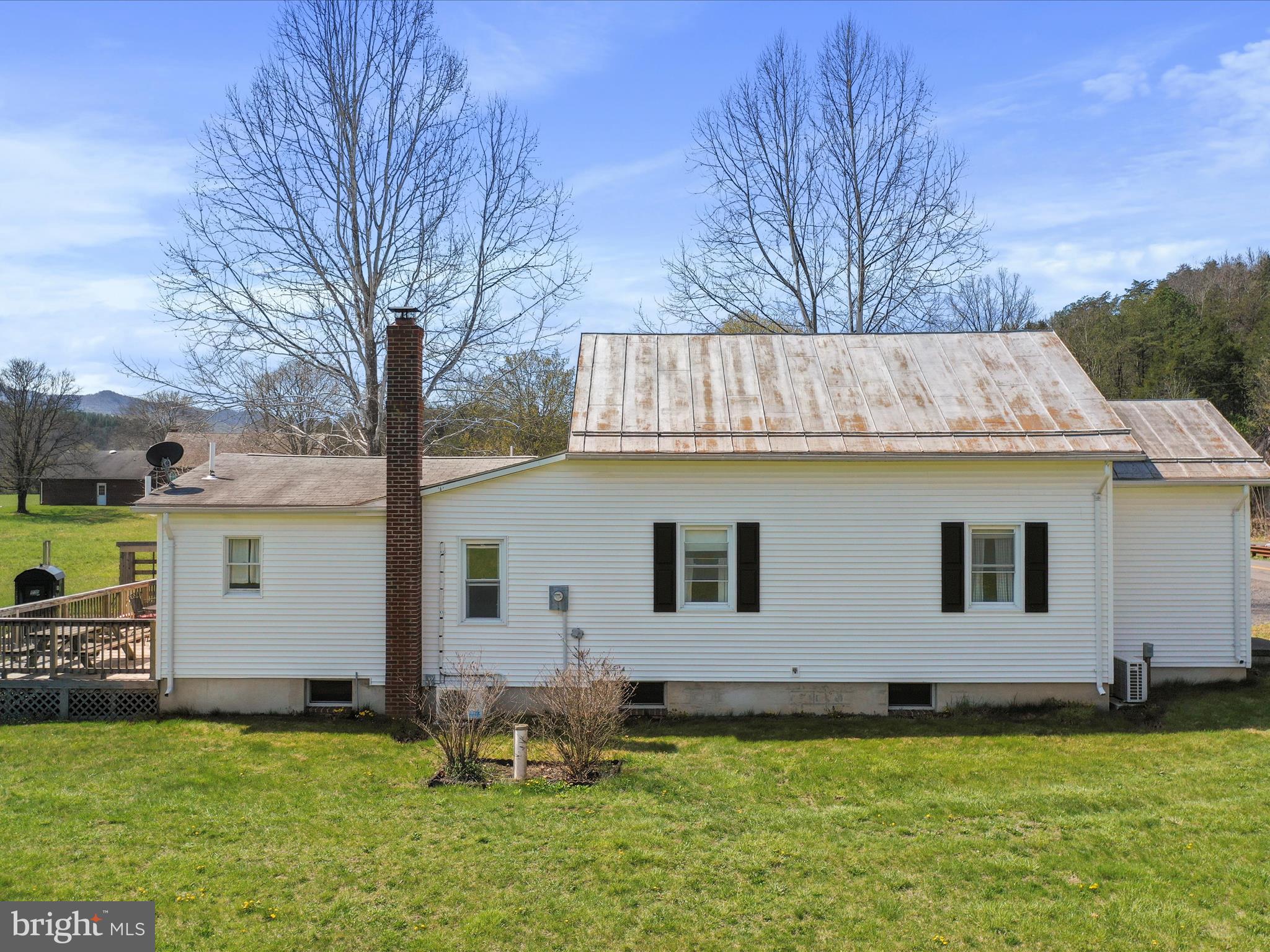 8610 Fort Valley Road Fort Valley, VA 22652 - Photo 5 of 61 a view of a backyard with plants and large tree