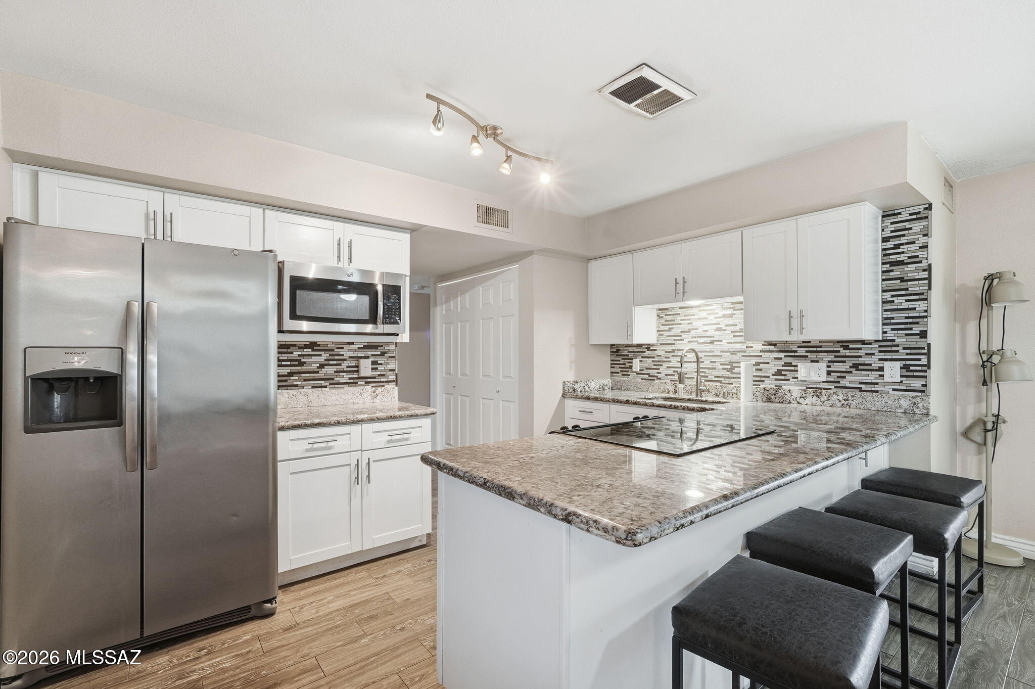 4526 South Terrace Road Tempe, AZ 85282 - Photo 8 of 30 Gallery Image 8