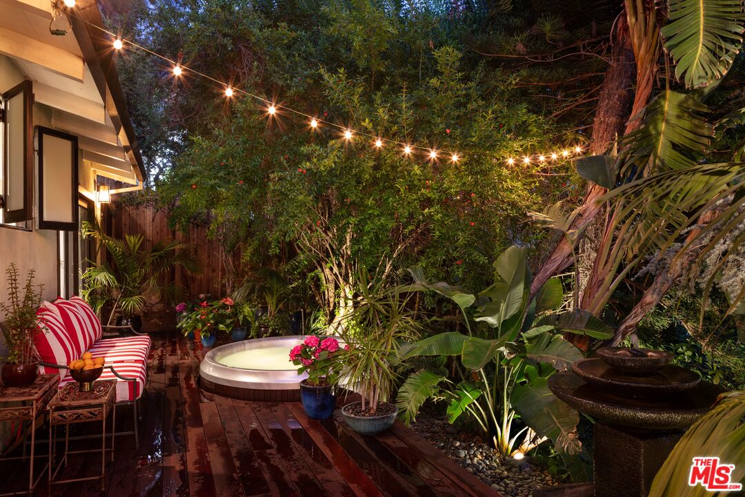 6464 Bryn Mawr Drive Los Angeles, CA 90068 - Photo 22 of 23 a view of a outdoor seating area