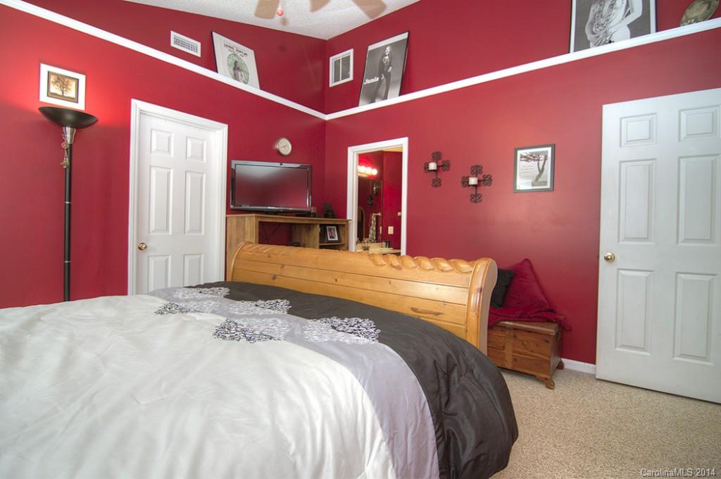 10013 Dunfries Road Matthews, NC 28105 - Photo 12 of 24 Gallery Image 12