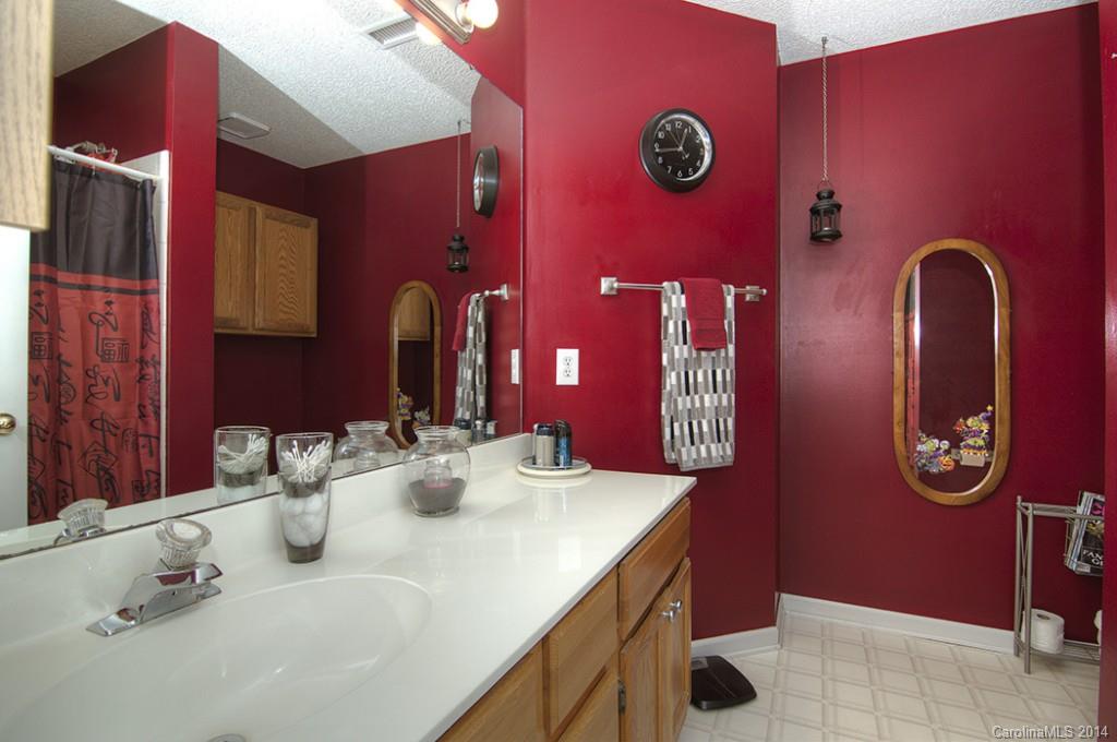 10013 Dunfries Road Matthews, NC 28105 - Photo 13 of 24 Gallery Image 13