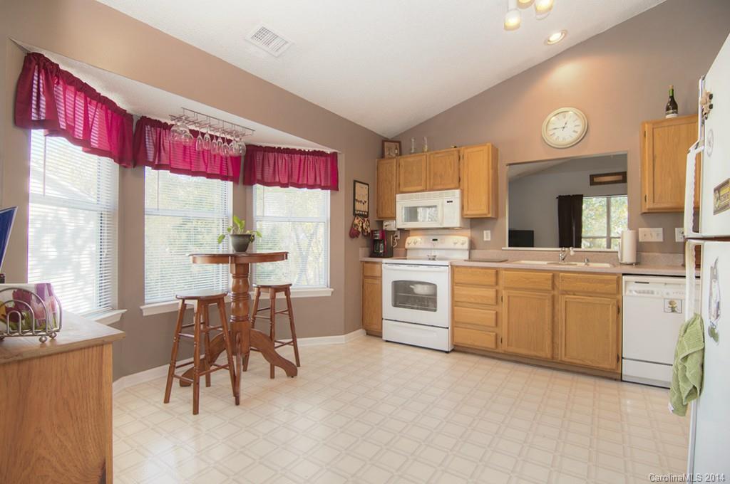 10013 Dunfries Road Matthews, NC 28105 - Photo 8 of 24 Gallery Image 8