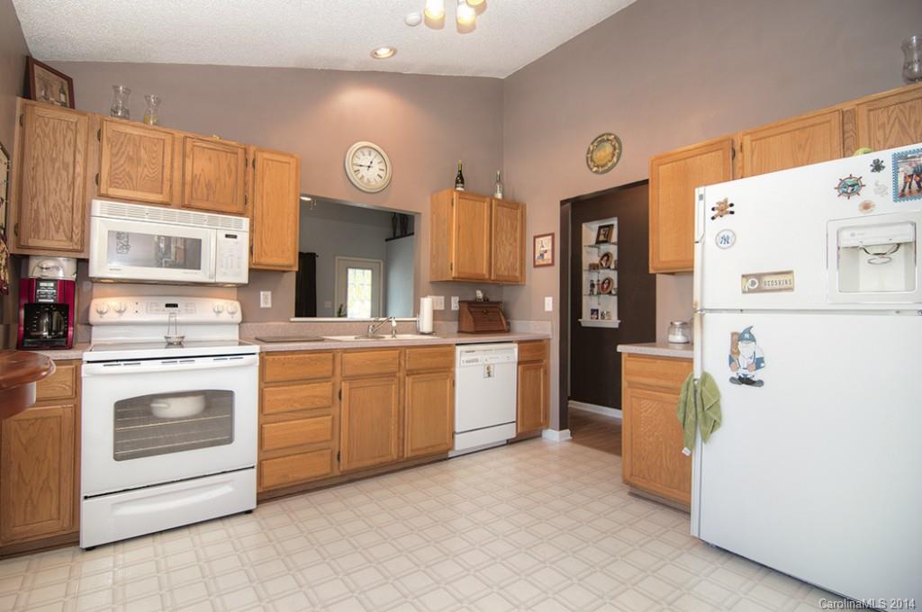 10013 Dunfries Road Matthews, NC 28105 - Photo 9 of 24 Gallery Image 9