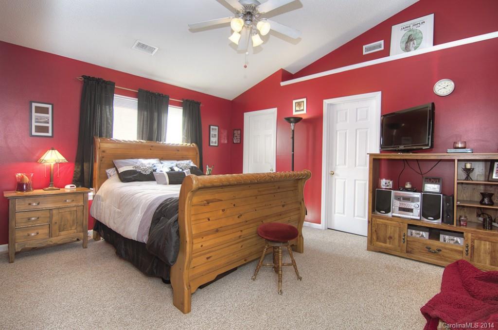 10013 Dunfries Road Matthews, NC 28105 - Photo 10 of 24 Gallery Image 10