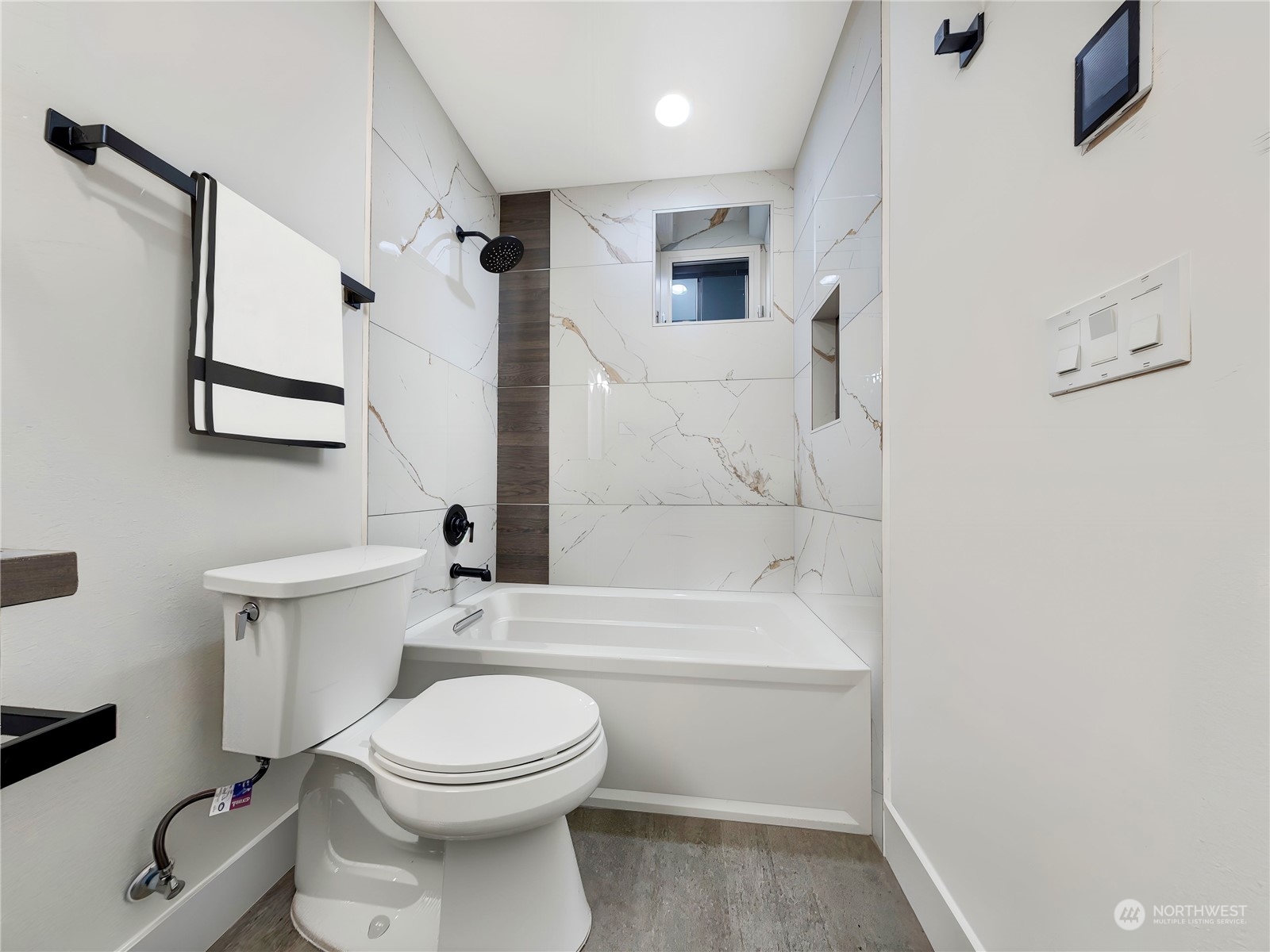 407 Southwest Thistle Street Seattle, WA 98106 - Photo 29 of 40 a bathroom with a toilet a sink and bathtub